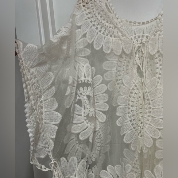 Women’s Open Front Cardigan with Intricate Floral Design - Picture 3 of 10